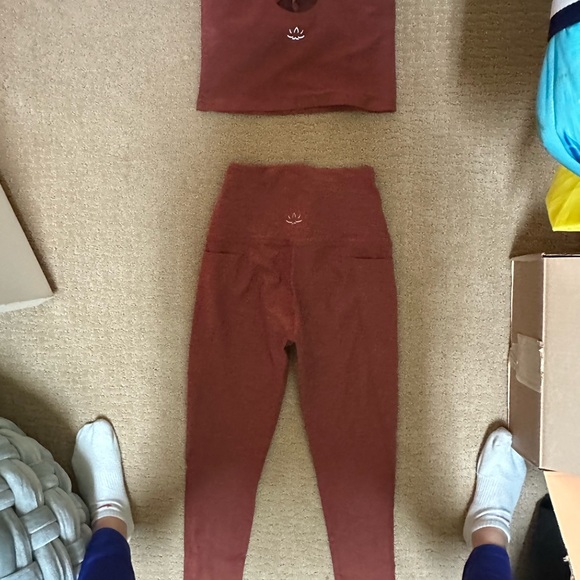 Beyond Yoga Rust Set - Picture 7 of 9